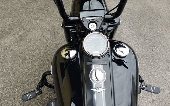 Gebrauchtmotorrad Harley-Davidson Touring Road King Special FLHRXS - Bild 14 Gebrauchtmotorrad Harley-Davidson Touring Road King Special FLHRXS - Bild 14