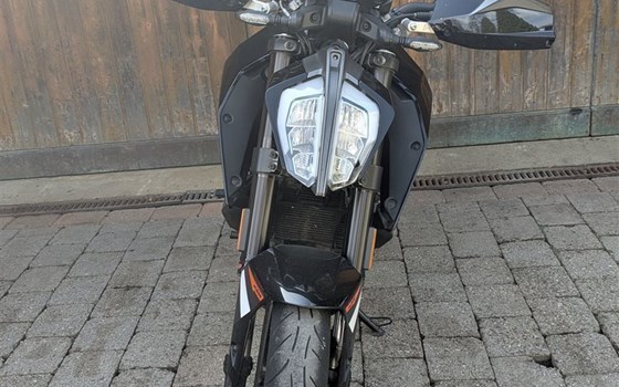 Gebrauchtmotorrad KTM 125 Duke - Bild 2 Gebrauchtmotorrad KTM 125 Duke - Bild 2