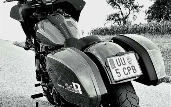 Gebrauchtmotorrad Harley-Davidson Softail Low Rider ST - Bild 2 Gebrauchtmotorrad Harley-Davidson Softail Low Rider ST - Bild 2
