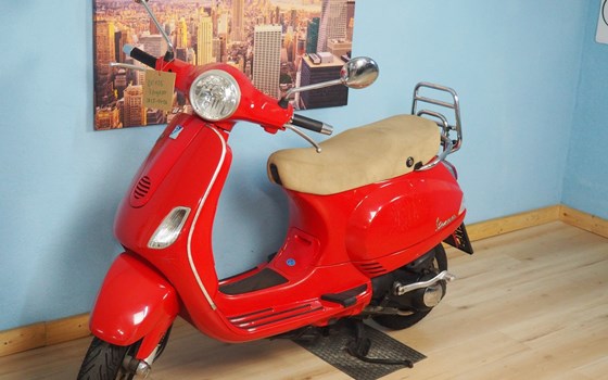 Gebrauchtmotorrad Vespa LX 125 - Bild 1 Gebrauchtmotorrad Vespa LX 125 - Bild 1