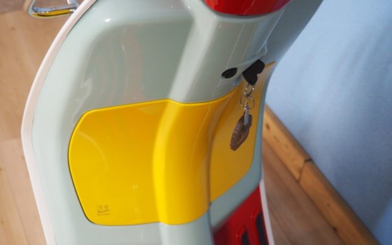 Gebrauchtmotorrad Vespa Primavera 50 Sean Wotherspoon - Bild 4 Gebrauchtmotorrad Vespa Primavera 50 Sean Wotherspoon - Bild 4