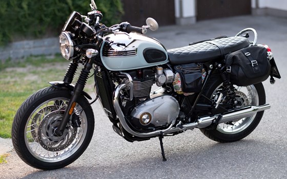 Gebrauchtmotorrad Triumph BONNEVILLE BOBBER CHROME EDITION - Bild 1 Gebrauchtmotorrad Triumph BONNEVILLE BOBBER CHROME EDITION - Bild 1