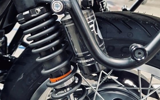 Gebrauchtmotorrad Triumph BONNEVILLE BOBBER CHROME EDITION - Bild 4 Gebrauchtmotorrad Triumph BONNEVILLE BOBBER CHROME EDITION - Bild 4