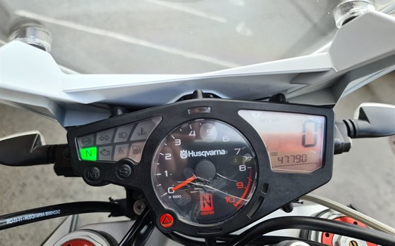 Gebrauchtmotorrad Husqvarna Nuda 900 R - Bild 8 Gebrauchtmotorrad Husqvarna Nuda 900 R - Bild 8