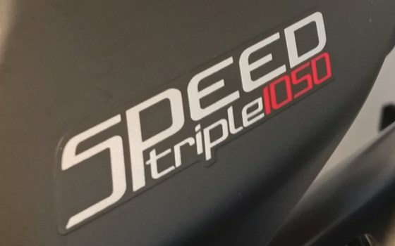 Gebrauchtmotorrad Triumph Speed Triple 1050 - Bild 3