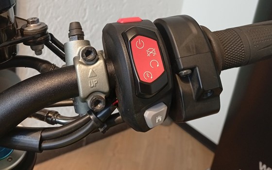 Gebrauchtmotorrad Triumph Speed Triple 1050 - Bild 9