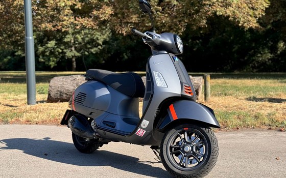 Gebrauchtmotorrad Vespa GTS 300 hpe Super Sport - Bild 1 Gebrauchtmotorrad Vespa GTS 300 hpe Super Sport - Bild 1