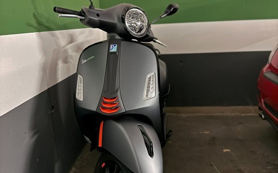 Gebrauchtmotorrad Vespa GTS 300 hpe Super Sport - Bild 11 Gebrauchtmotorrad Vespa GTS 300 hpe Super Sport - Bild 11