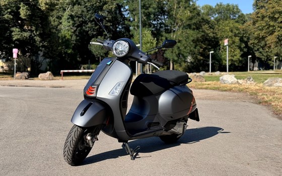 Gebrauchtmotorrad Vespa GTS 300 hpe Super Sport - Bild 2 Gebrauchtmotorrad Vespa GTS 300 hpe Super Sport - Bild 2