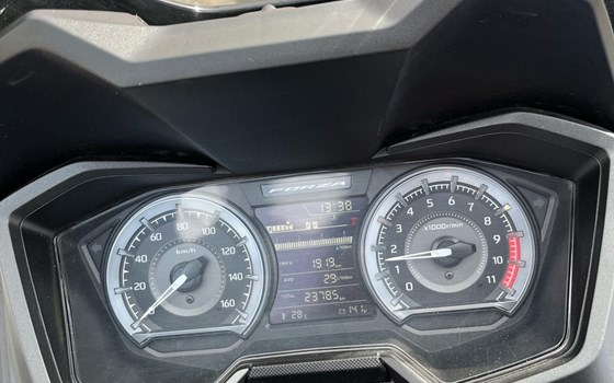Gebrauchtmotorrad Honda Forza 350 - Bild 6