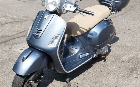Gebrauchtmotorrad Vespa GTS 300 i.e. Super - Bild 1 Gebrauchtmotorrad Vespa GTS 300 i.e. Super - Bild 1