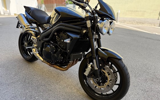 Gebrauchtmotorrad Triumph Speed Triple 1050 - Bild 2 Gebrauchtmotorrad Triumph Speed Triple 1050 - Bild 2