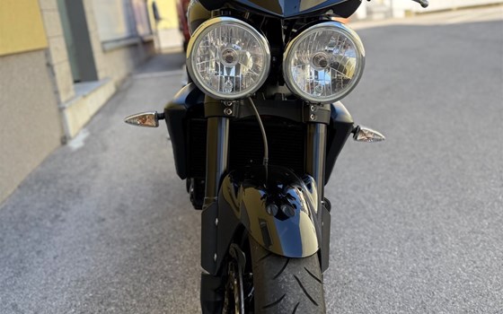 Gebrauchtmotorrad Triumph Speed Triple 1050 - Bild 3 Gebrauchtmotorrad Triumph Speed Triple 1050 - Bild 3