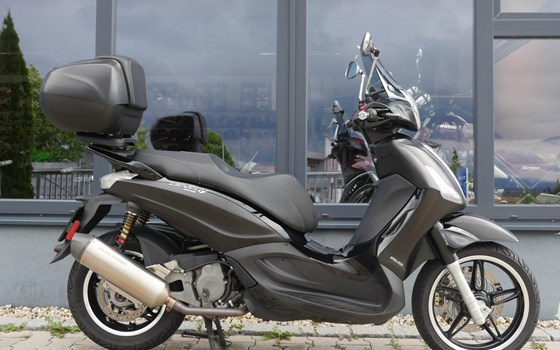 Gebrauchtmotorrad Piaggio Beverly 350ie Police ABS/ASR - Bild 1