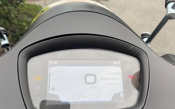 Gebrauchtmotorrad Vespa GTS 300 hpe Super Tech - Bild 10 Gebrauchtmotorrad Vespa GTS 300 hpe Super Tech - Bild 10