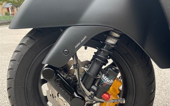Gebrauchtmotorrad Vespa GTS 300 hpe Super Tech - Bild 17 Gebrauchtmotorrad Vespa GTS 300 hpe Super Tech - Bild 17