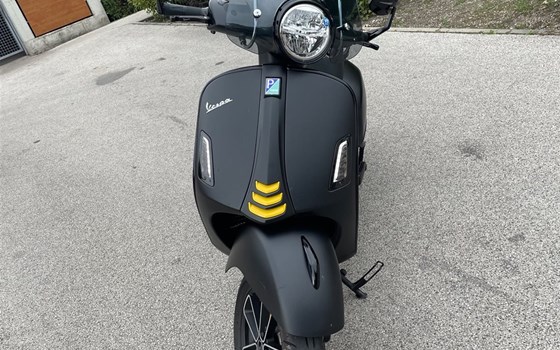Gebrauchtmotorrad Vespa GTS 300 hpe Super Tech - Bild 4 Gebrauchtmotorrad Vespa GTS 300 hpe Super Tech - Bild 4