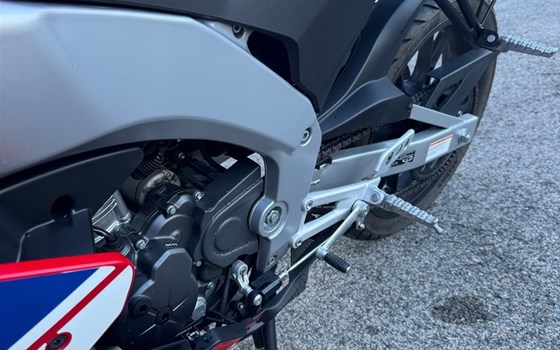Gebrauchtmotorrad Aprilia RS4 125 - Bild 2 Gebrauchtmotorrad Aprilia RS4 125 - Bild 2