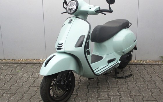 Gebrauchtmotorrad Vespa GTS 300 - Bild 2