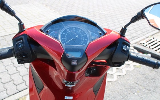 Gebrauchtmotorrad Honda SH125i - Bild 13