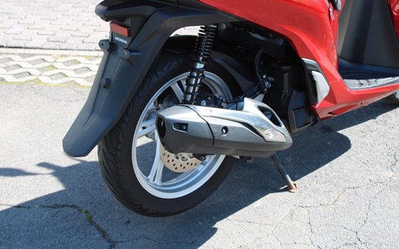 Gebrauchtmotorrad Honda SH125i - Bild 6