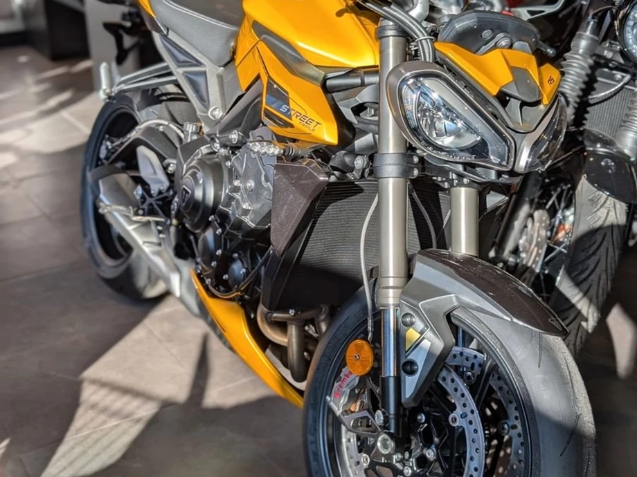 Angebot Triumph Street Triple RS Bild 2: Angebot Triumph Street Triple RS