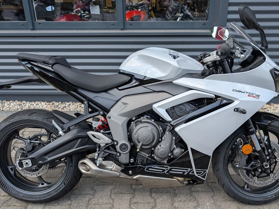 Angebot Triumph Daytona 660 Bild 6: Angebot Triumph Daytona 660