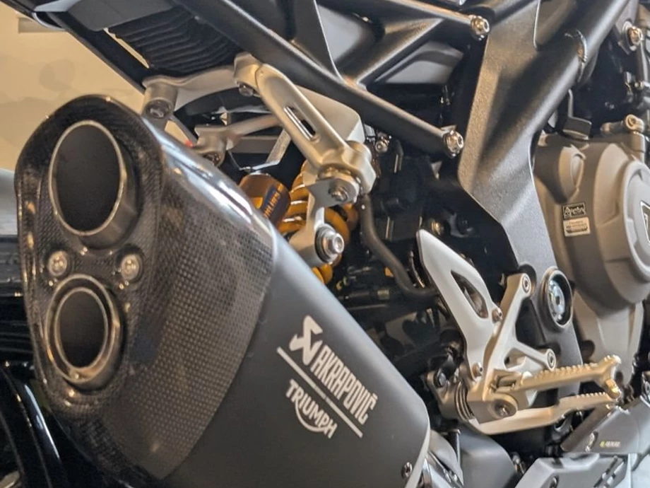 Angebot Triumph Speed Triple 1200 RX Bild 4: Angebot Triumph Speed Triple 1200 RX