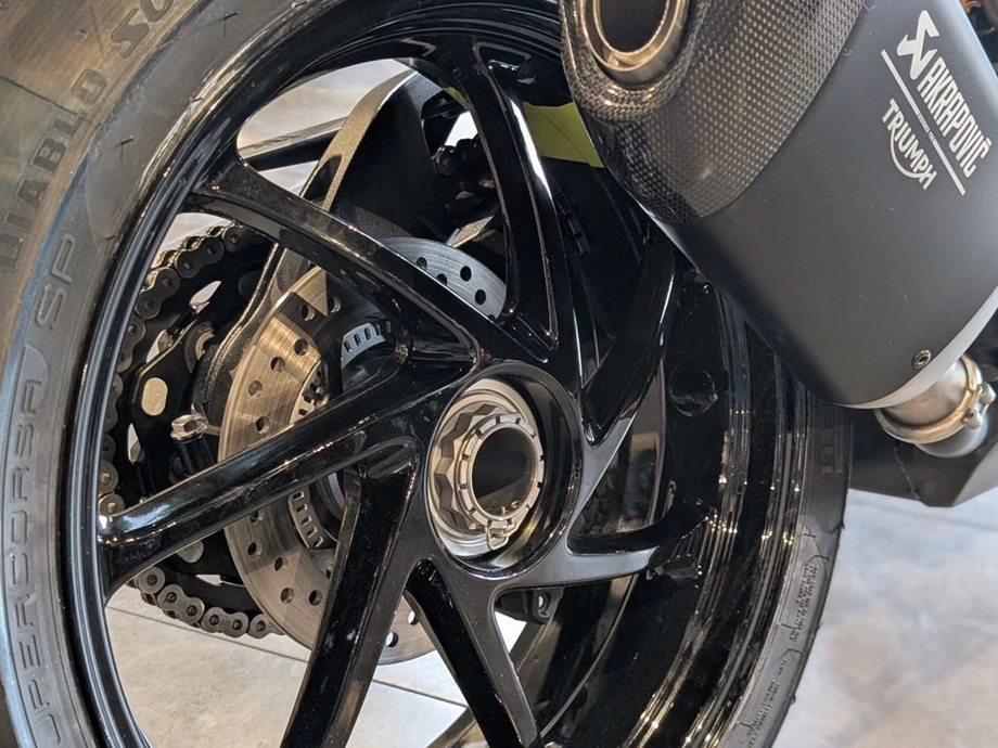 Angebot Triumph Speed Triple 1200 RX Bild 5: Angebot Triumph Speed Triple 1200 RX