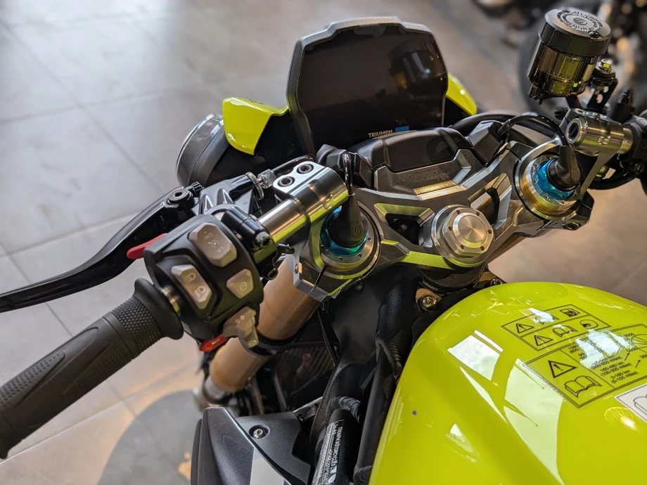 Angebot Triumph Speed Triple 1200 RX Bild 6: Angebot Triumph Speed Triple 1200 RX