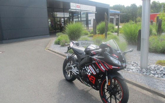 Neufahrzeug Aprilia RS 125 Replica - Bild 1