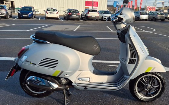 Gebrauchtmotorrad Vespa GTS 300 Super Tech - Bild 4