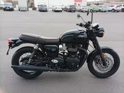 Triumph Bonneville T120 Black