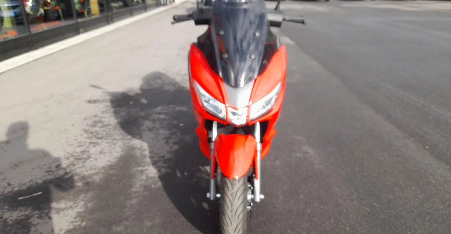 Zum Vergrößern bitte anklicken! Angebot Aprilia SXR 50