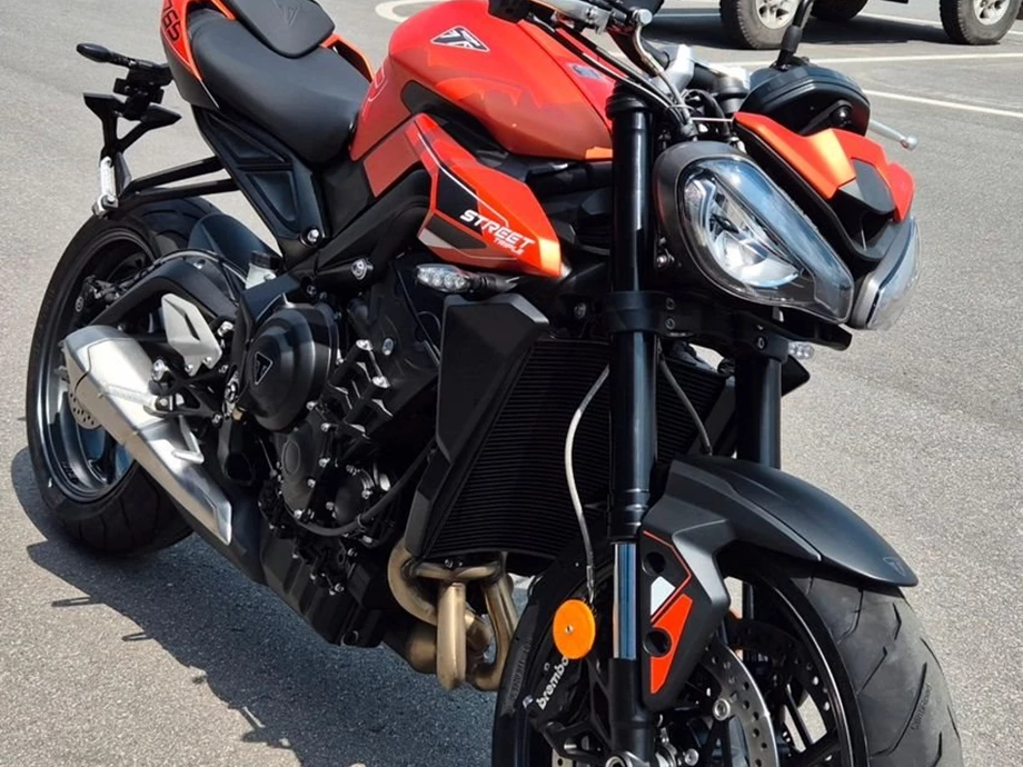 Angebot Triumph Street Triple 765 R Bild 4: Angebot Triumph Street Triple 765 R