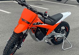 Neumotorrad KTM SX-E 2