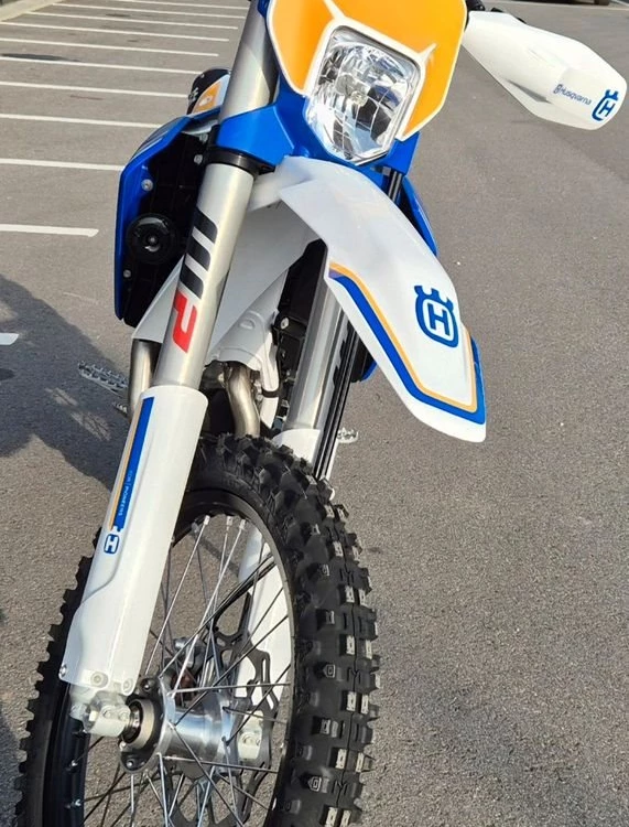 Zum Vergrößern bitte anklicken! Angebot Husqvarna FE 350 Heritage