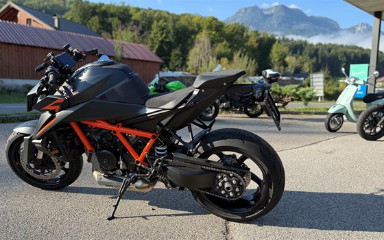 Gebrauchtmotorrad KTM 1390 Super Duke R EVO - Bild 2 Gebrauchtmotorrad KTM 1390 Super Duke R EVO - Bild 2