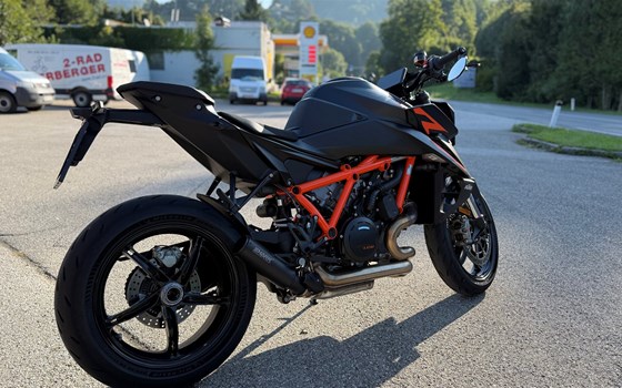 Gebrauchtmotorrad KTM 1390 Super Duke R EVO - Bild 3 Gebrauchtmotorrad KTM 1390 Super Duke R EVO - Bild 3