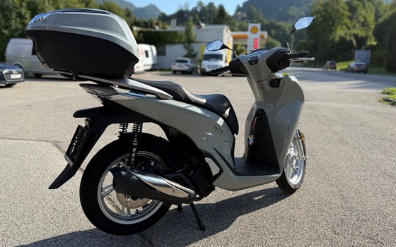 Gebrauchtmotorrad Honda SH150i - Bild 3 Gebrauchtmotorrad Honda SH150i - Bild 3