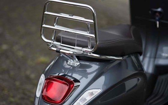 Gebrauchtmotorrad Vespa Primavera 125 Touring - Bild 5