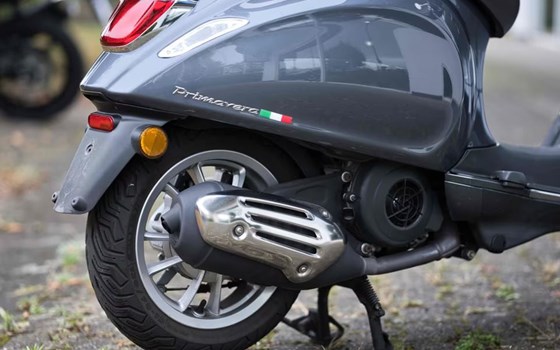 Gebrauchtmotorrad Vespa Primavera 125 Touring - Bild 7