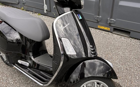 Neufahrzeug Vespa GTS 125 - Bild 5 Neufahrzeug Vespa GTS 125 - Bild 5