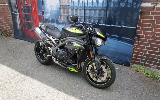 Gebrauchtmotorrad Triumph Speed Triple RS - Bild 1