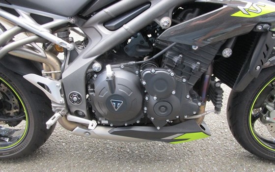 Gebrauchtmotorrad Triumph Speed Triple RS - Bild 13