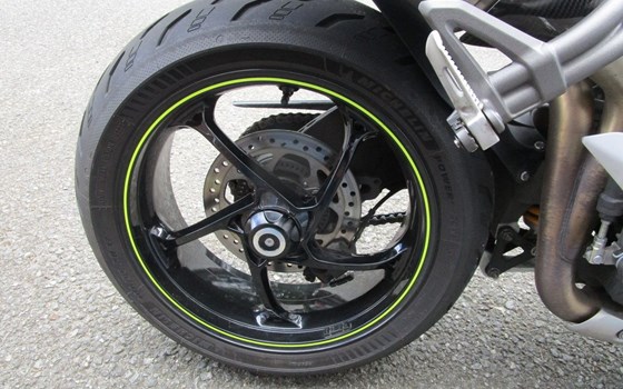 Gebrauchtmotorrad Triumph Speed Triple RS - Bild 5