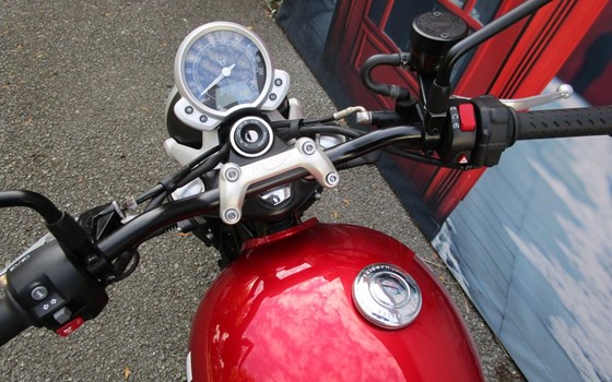 Gebrauchtmotorrad Triumph Street Twin - Bild 8