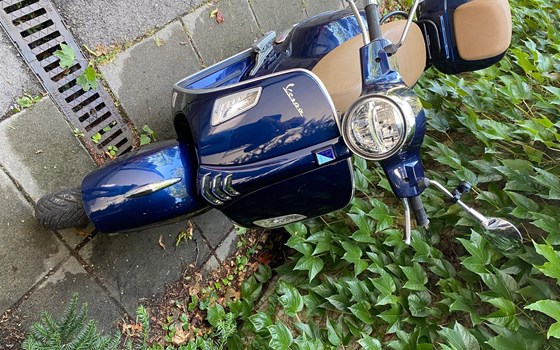 Gebrauchtmotorrad Vespa GTS 300 hpe - Bild 2 Gebrauchtmotorrad Vespa GTS 300 hpe - Bild 2