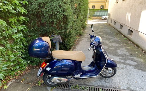 Gebrauchtmotorrad Vespa GTS 300 hpe - Bild 3 Gebrauchtmotorrad Vespa GTS 300 hpe - Bild 3