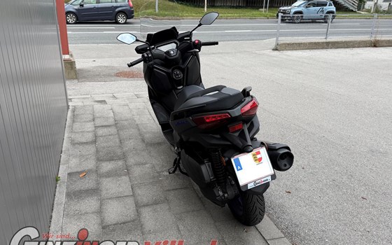 Gebrauchtmotorrad Yamaha XMAX 300 - Bild 4 Gebrauchtmotorrad Yamaha XMAX 300 - Bild 4